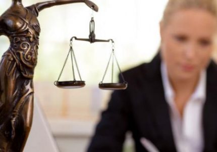 Neža Dular – lawyer