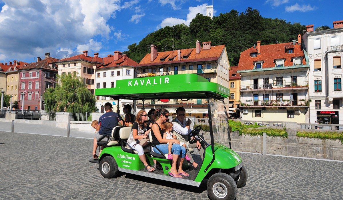 KAVALIR: GETTING AROUND THE CITY CENTRE BY ELECTRIC CAR