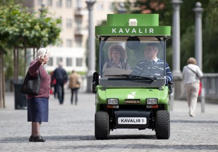 KAVALIR: GETTING AROUND THE CITY CENTRE BY ELECTRIC CAR