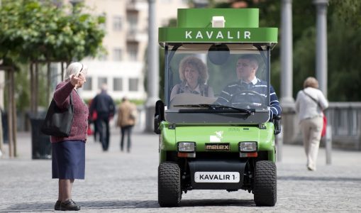 KAVALIR: GETTING AROUND THE CITY CENTRE BY ELECTRIC CAR