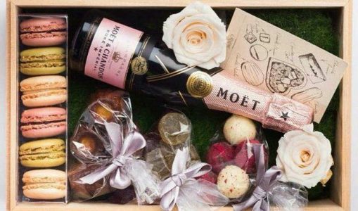 Nina & Valentin, designed floral gifts